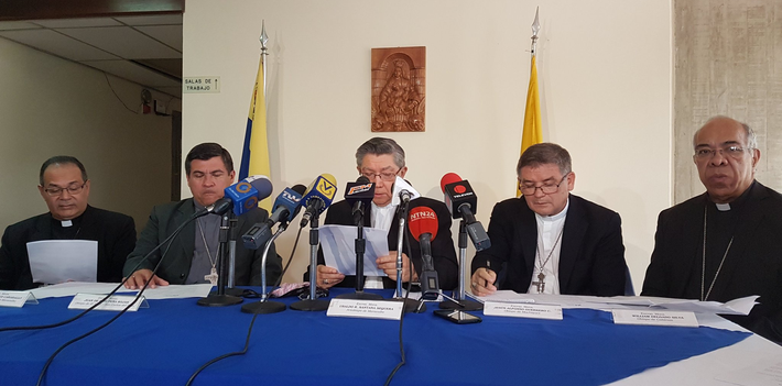 Католические священники выступают с заявлением против политики Николаса Мадуро