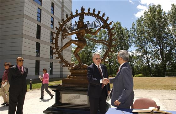 Статуя Шивы-разрушителя в Европейском Центре ядерных исследований (ЦЕРН)