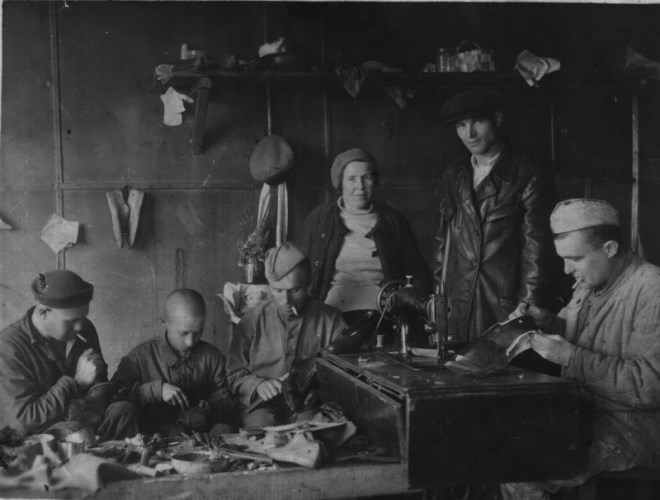 Пошивочная артель эпохи Сталина